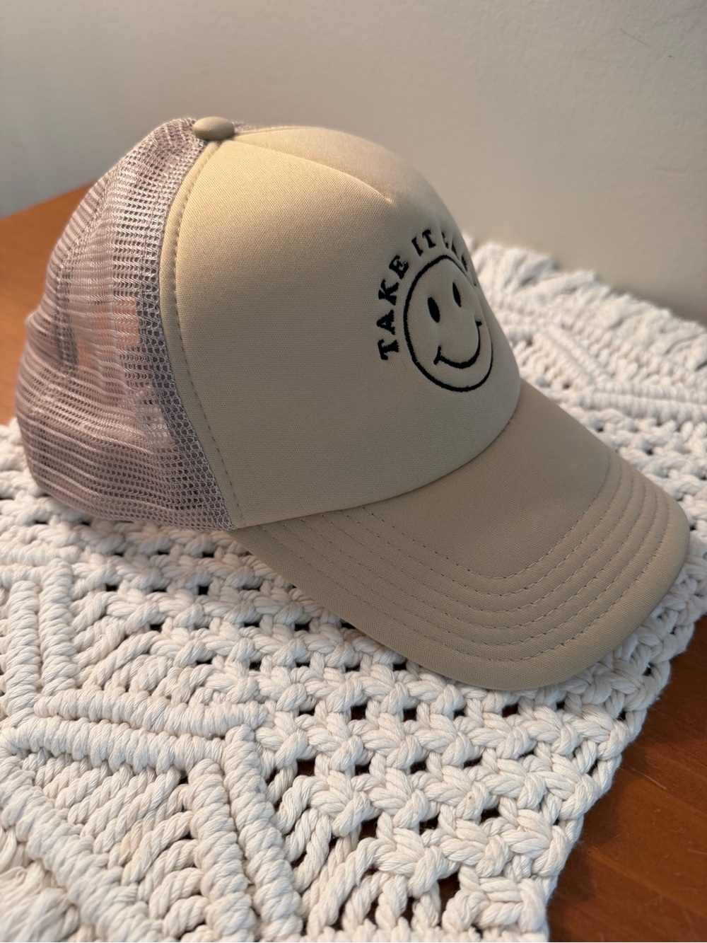 Take It Easy Smiley Face Tan/Black Adjustable Trucker Hat NWT! $32 - Picture 3 of 6